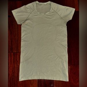 Swiftly Tech Short Sleeve 2.0 in Kohlrabi Green/Kohlrabi Green